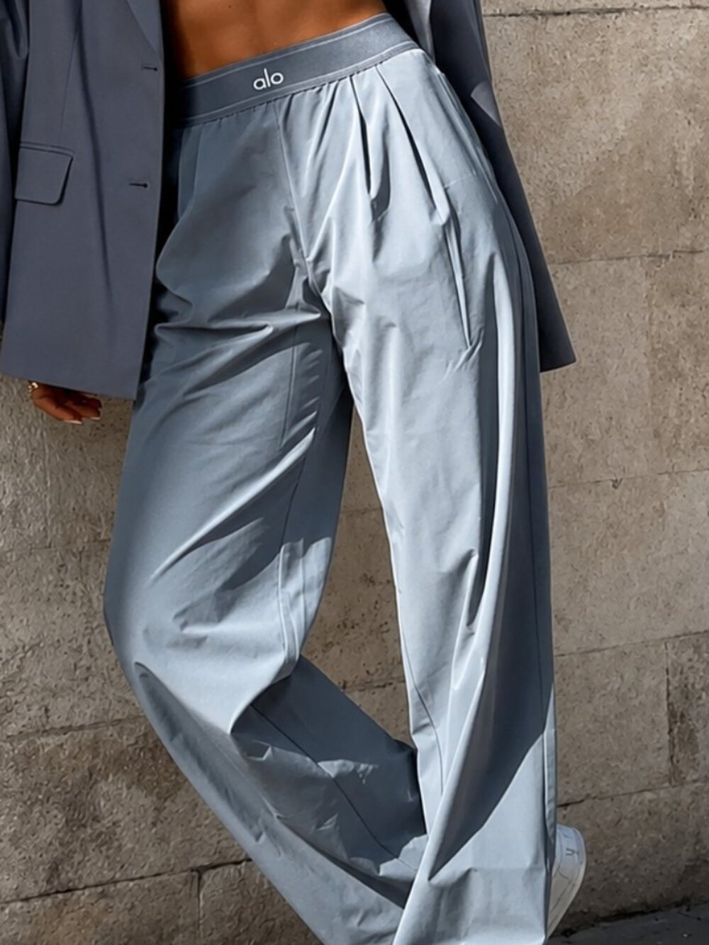 NWT 🧐 Alo Yoga High Rise Wide Leg Suit Up Pant💕 Steel Grey  - (30" inseam) - Picture 9 of 9